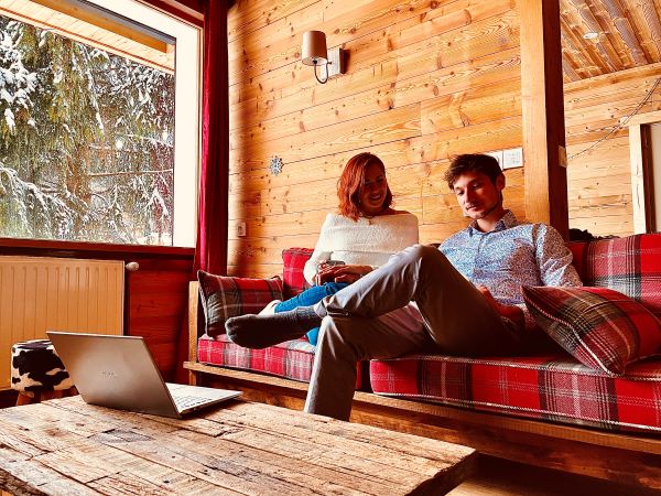 Zeer lichte woonkamer in de flat Huez op l'Alpe d'Huez 1850 M op een ideale locatie