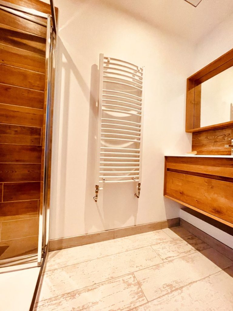 Cuarto de ducha en la habitación 3 del piso Huez en l'Alpe d'Huez 1850 M cerca de los comercios