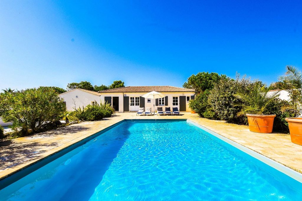 Villa Mer in Sainte Marie de Ré auf l'île de Ré 350 M2 mit beheiztem Schwimmbad, elektrischem Rollladen, geschlossenem Garten 90 Meter vom Meer entfernt