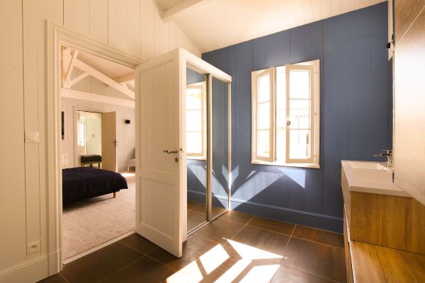 Zimmer d'Wasser der Suite 3 der Villa Mer in Sainte Marie de Ré auf l'Île de Ré