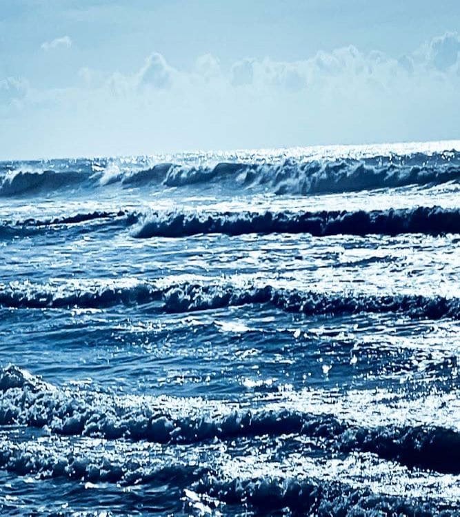 Strand neben der Villa Mer in Sainte Marie de Ré auf der Île de Ré, an dem man surfen kann.