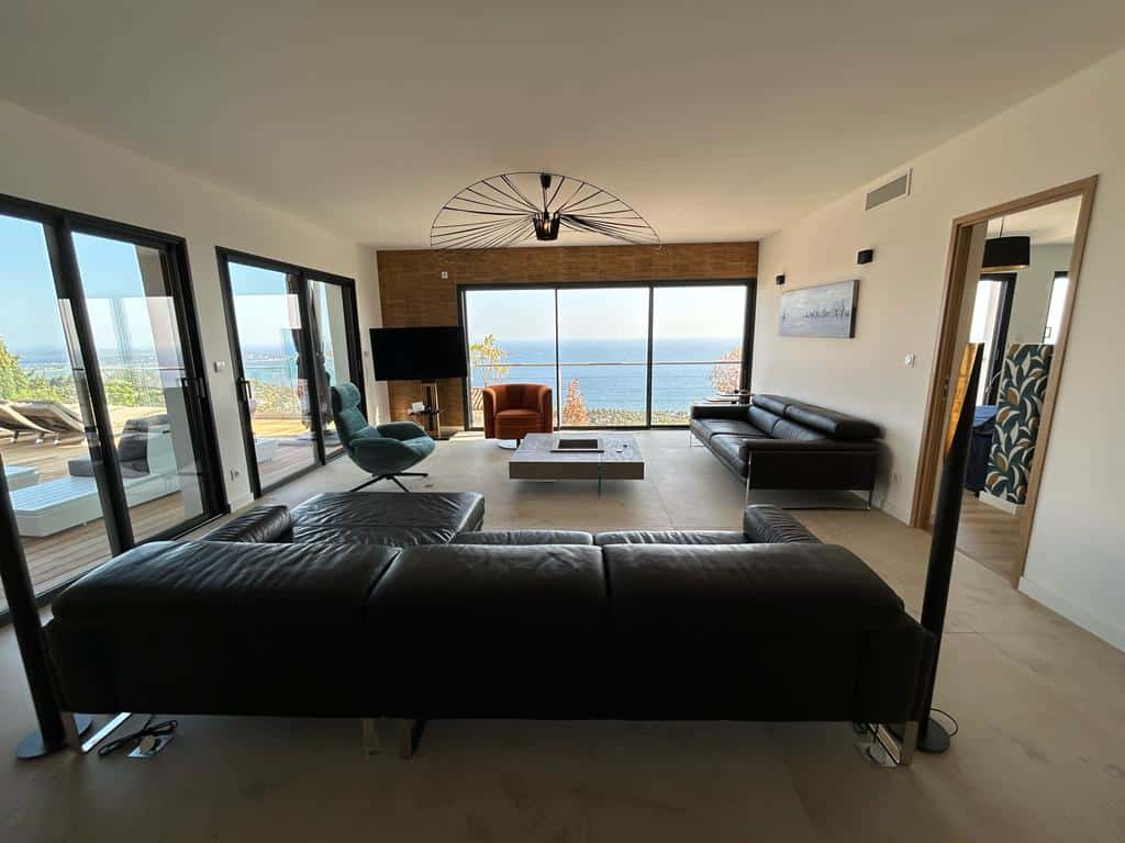 Living room of the sea view villa La Californie