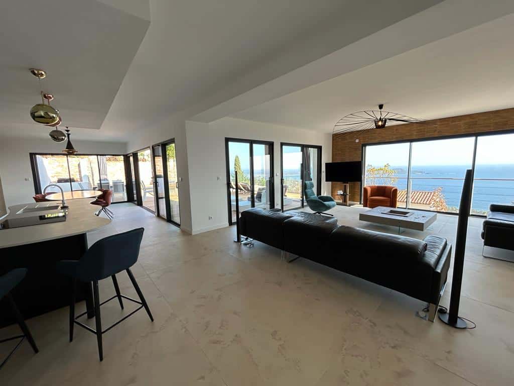 Living room of the sea view villa La Californie