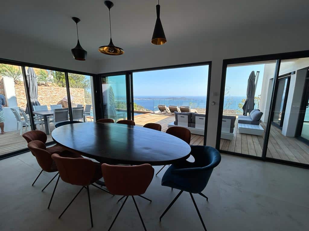 Living room of the sea view villa La Californie