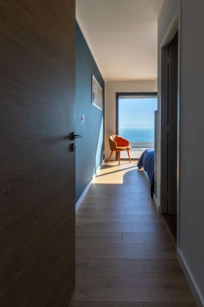 Habitación 2 con cama de matrimonio (160 cm) y vistas al mar en la villa La Californie