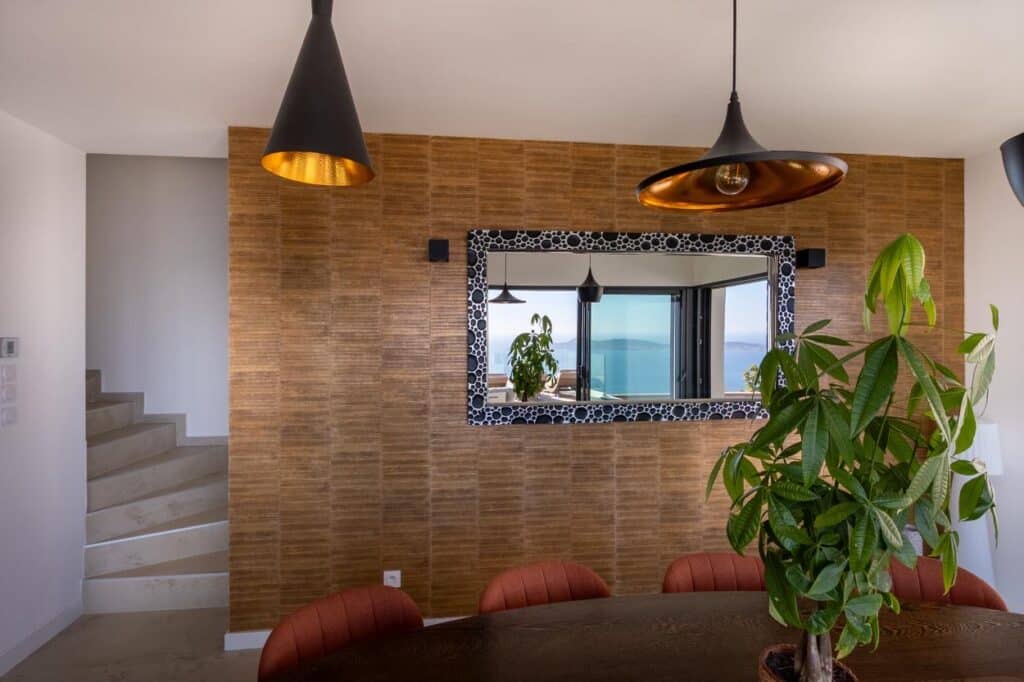 Living room and kitchen of the villa La Californie with sea view