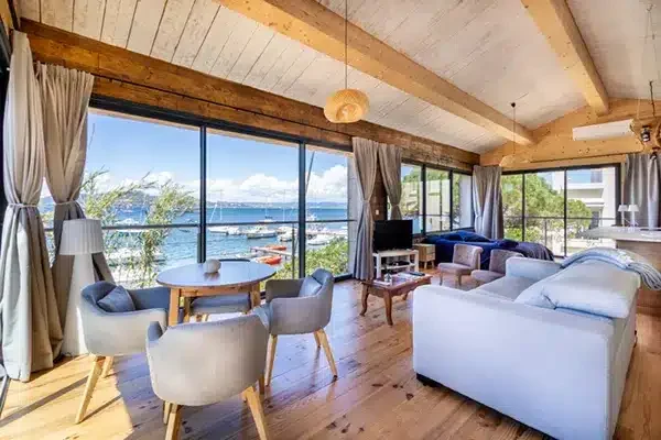 Mieten Sie eine Lodge auf der Halbinsel Giens für 2 Personen mit direktem Zugang zum Meer.