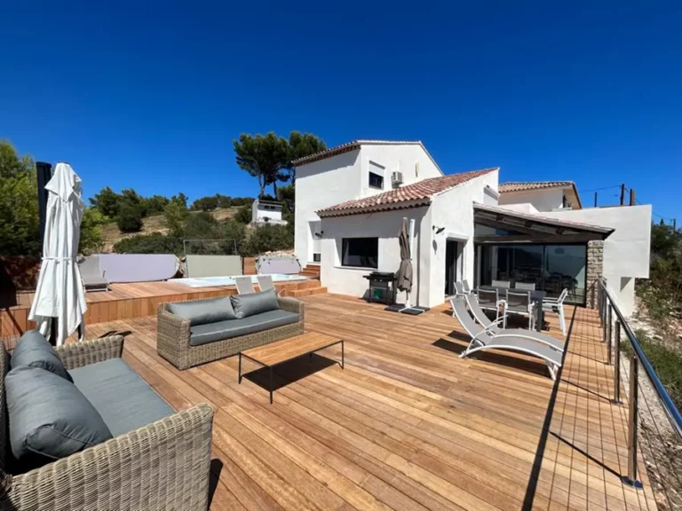 Villa in Carqueiranne mit Jacuzzi und Meerblick zu vermieten